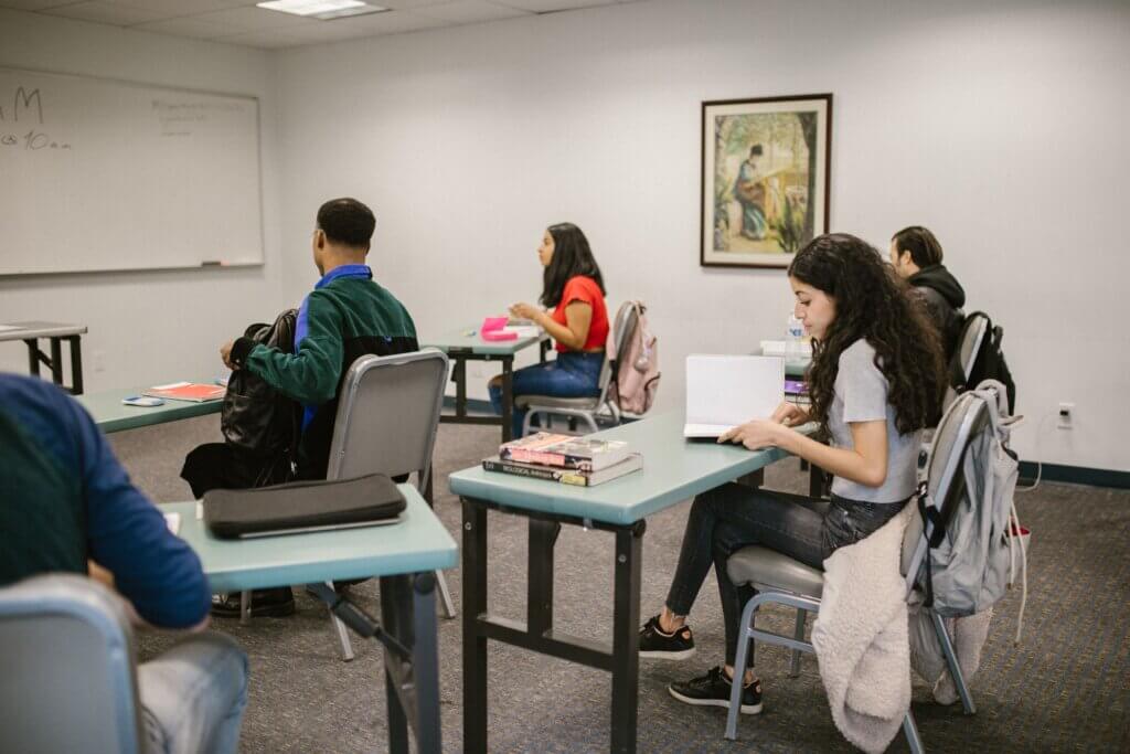 linguaskill vs cambridge,linguaskill o b2 first,diferencias entre linguaskill y cambridge,linguaskill reconocimiento universidades,validez certificado linguaskill,cambridge b2 first universidades